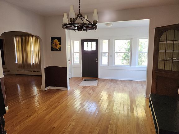 4th image of 627 E Prairie Ave
