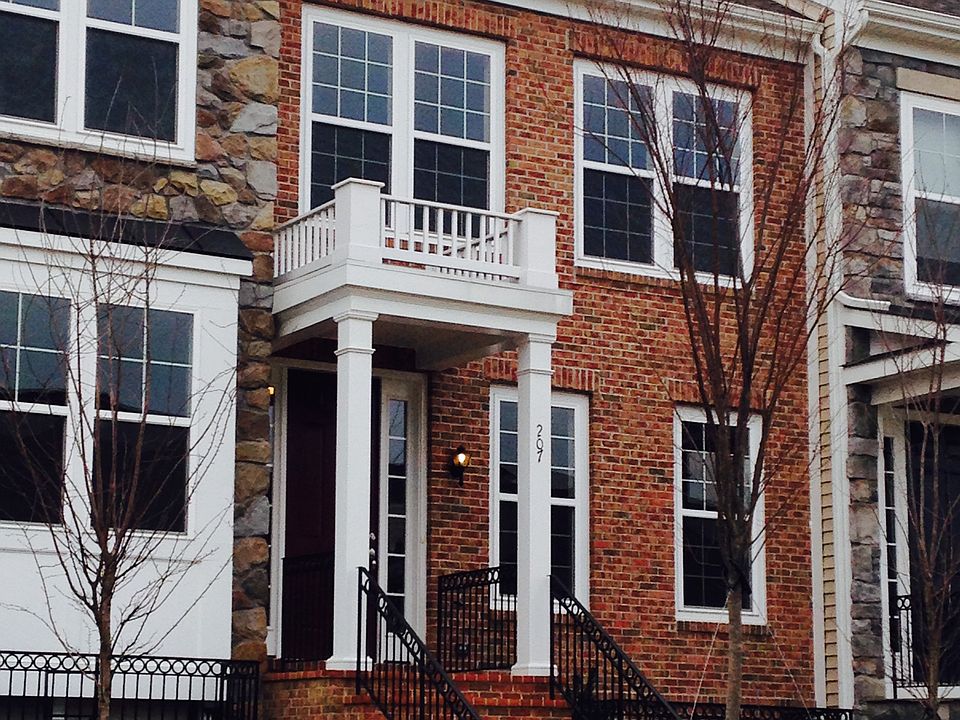 1st image of 207 Apricot St
