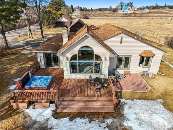 W7606 Mink Ranch Ln, Shawano, WI 54166