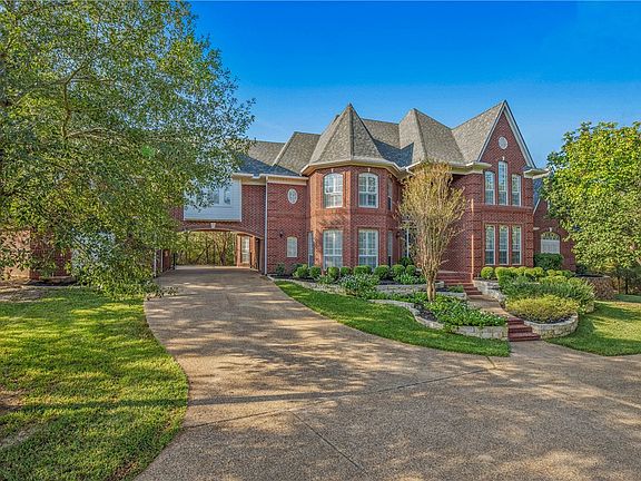 4th image of 1615 Foxfire Dr