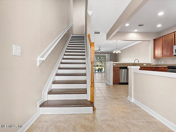 4th image of 7032 ROUNDLEAF Drive