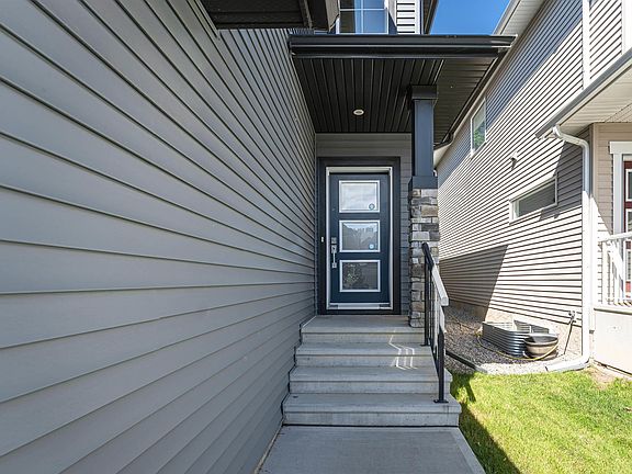 4th image of 7322 Chivers Cres SW