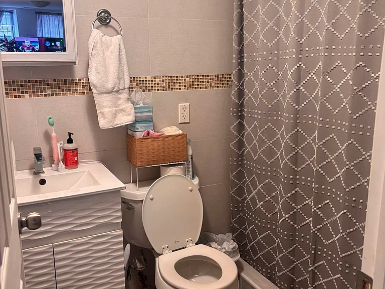 427 Irving Ave #1 — Photo 6