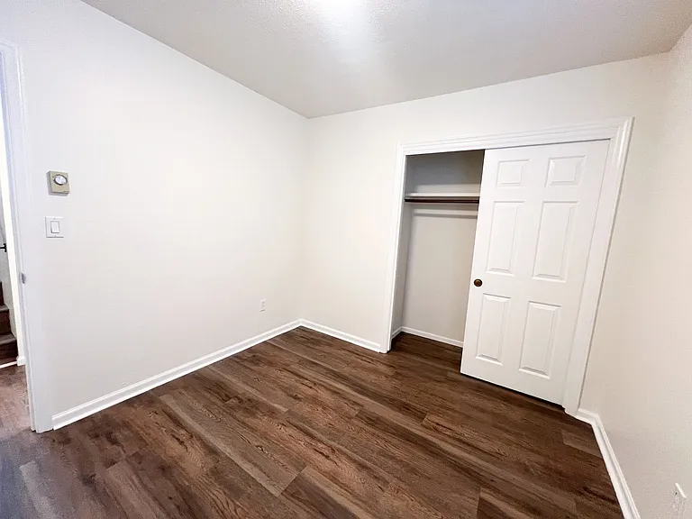 1107-1111 — Photo 20