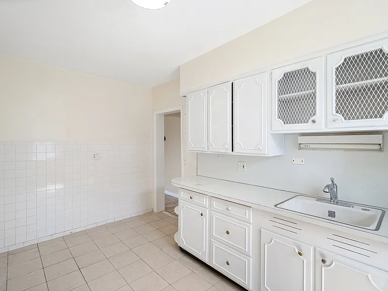230-236 Trumbull St #B — Photo 9