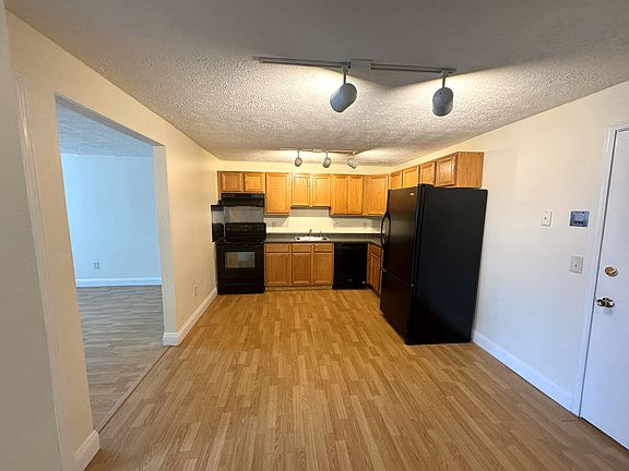 4th image of 535 Calef Rd