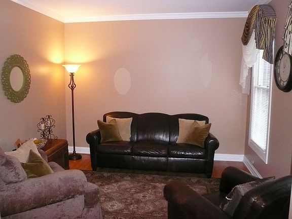 2nd image of 224 Aspen Ln