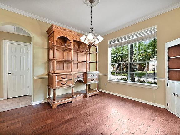 3rd image of 3225 N Woodstream Way