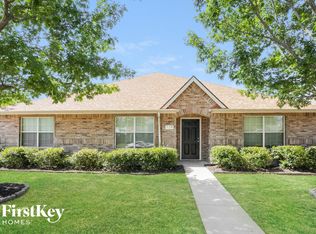 118 Red Wolf Ln, Red Oak, TX 75154