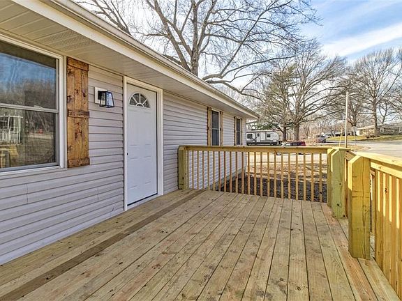 3rd image of 501 SE 20th St