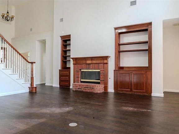 4th image of 134 Castlebury Ct