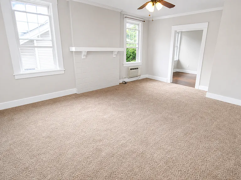 5619 Hobart St — Photo 2