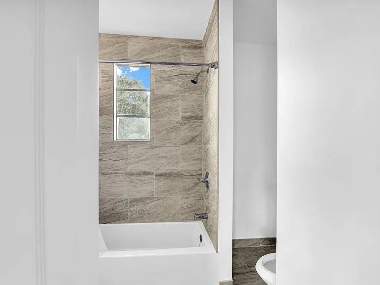 820 N Dixie Hwy #4 — Photo 17