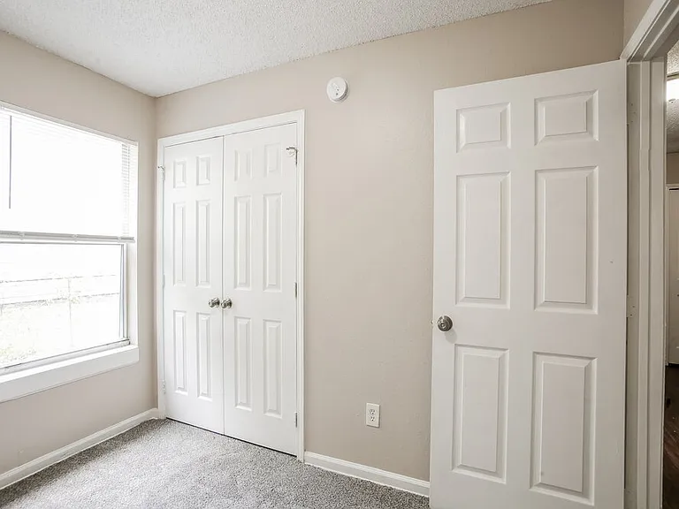 1529 Spearing St — Photo 8