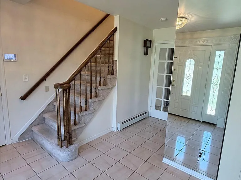 216 Maple Ave — Photo 2