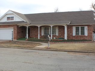 112 W 5th St, Vici, OK 73859