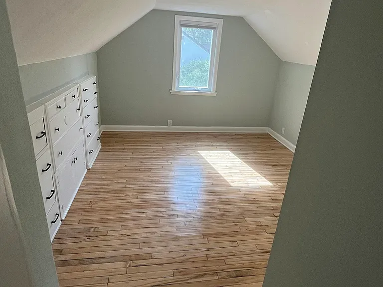 86 Roselawn Ave E #1 — Photo 10