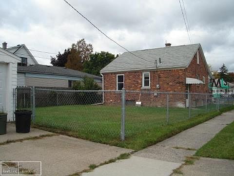 4th image of 24742 Lambrecht Ave