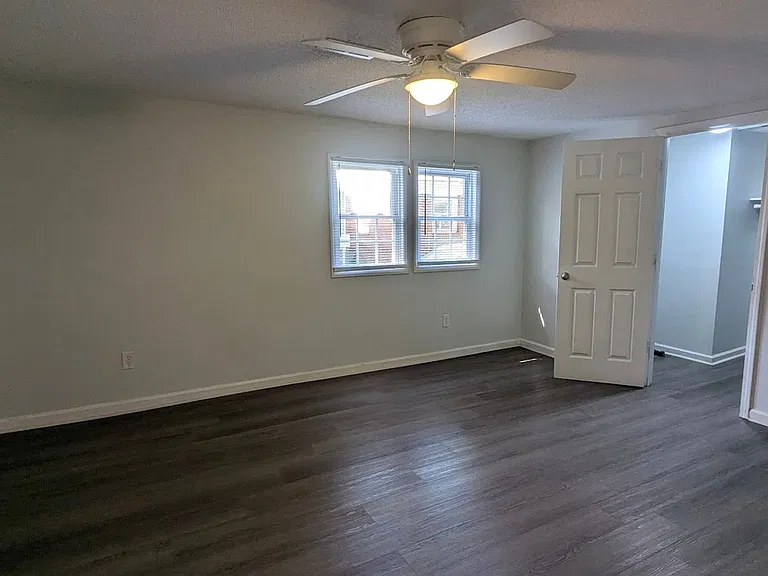 907 Bennett St — Photo 12