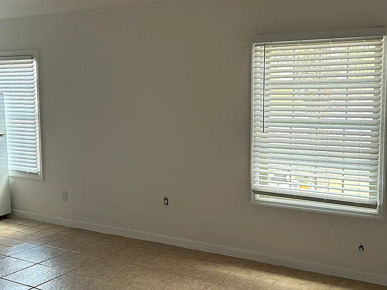 610 Georgetown Dr #10 — Photo 2