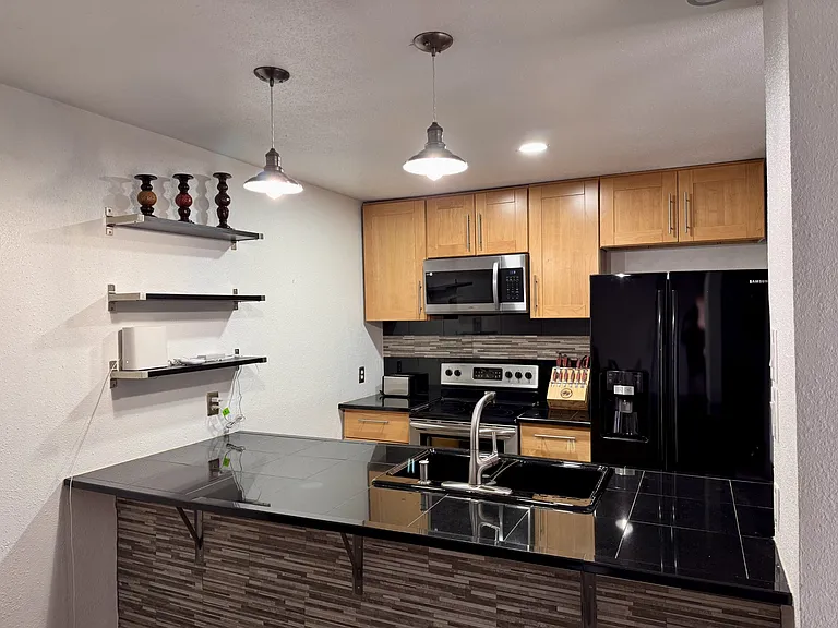 525 Towne House Ln — Photo 8