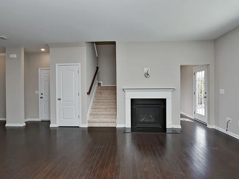 1036 Easley St — Photo 3