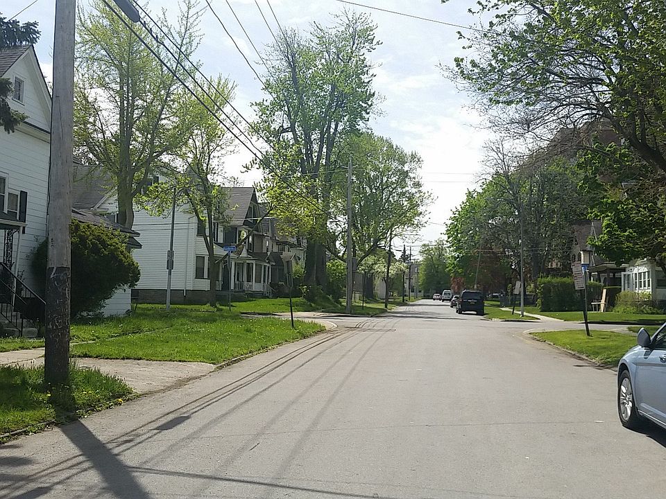 Exterior Neighborhood (street photo)