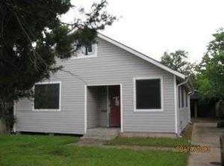 2737 2nd Ave, Groves, TX 77619