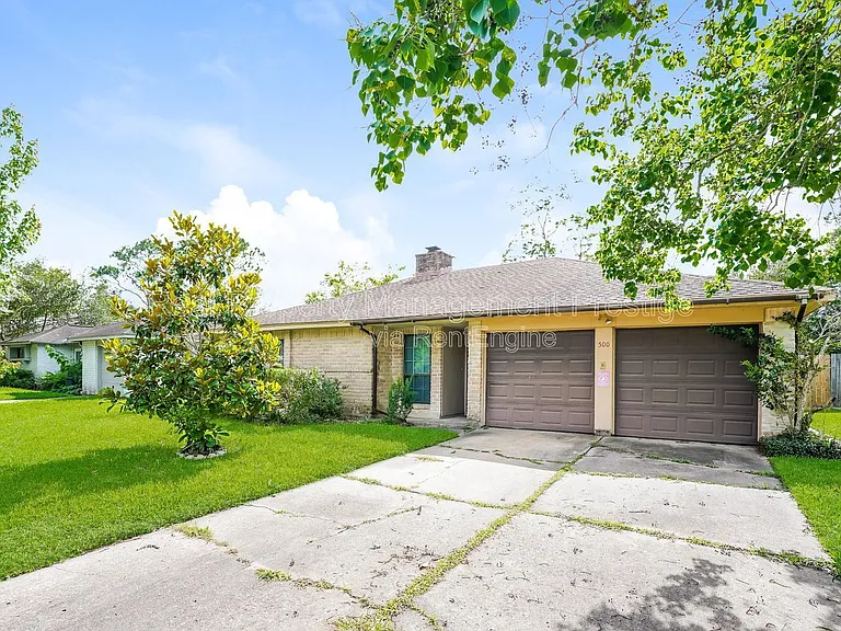 500 Stoneledge Dr — Photo 2