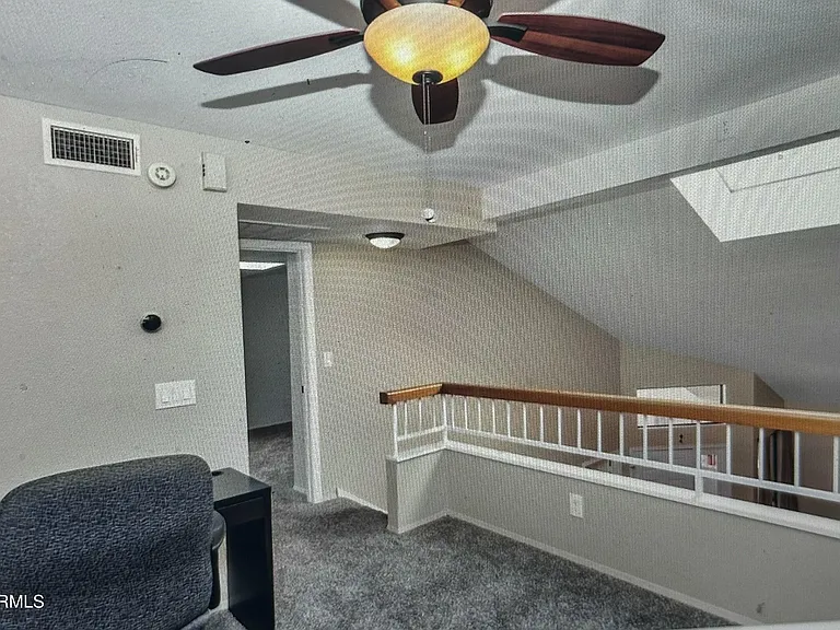 33 E Beck Ln — Photo 12