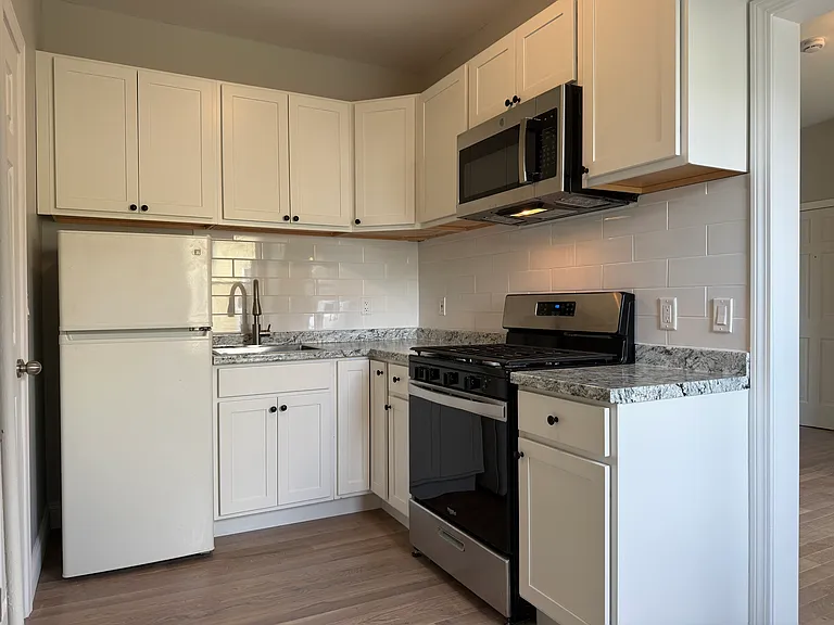 175 School St #6 — Photo 2