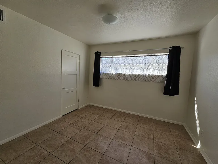 1934 E Adams St #1 — Photo 10