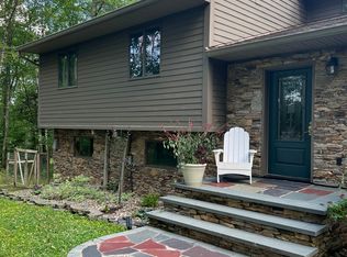 16 Gibbons Ln, New Paltz, NY 12561