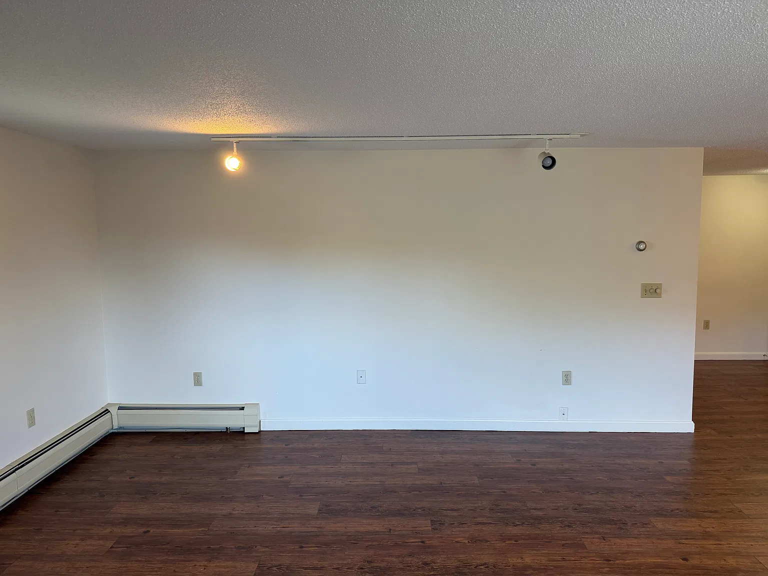 2 bed, 1000 sqft, $1,575 — Photo 4