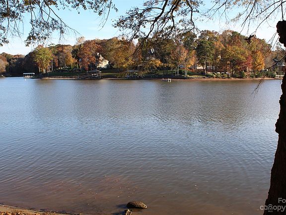 4th image of 3142 Lakeside Cir