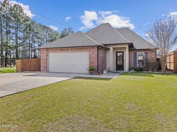 1001 Renella Simon Dr, Breaux Bridge, LA 70517
