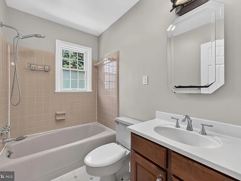 6443 Walters Woods Dr — Photo 36