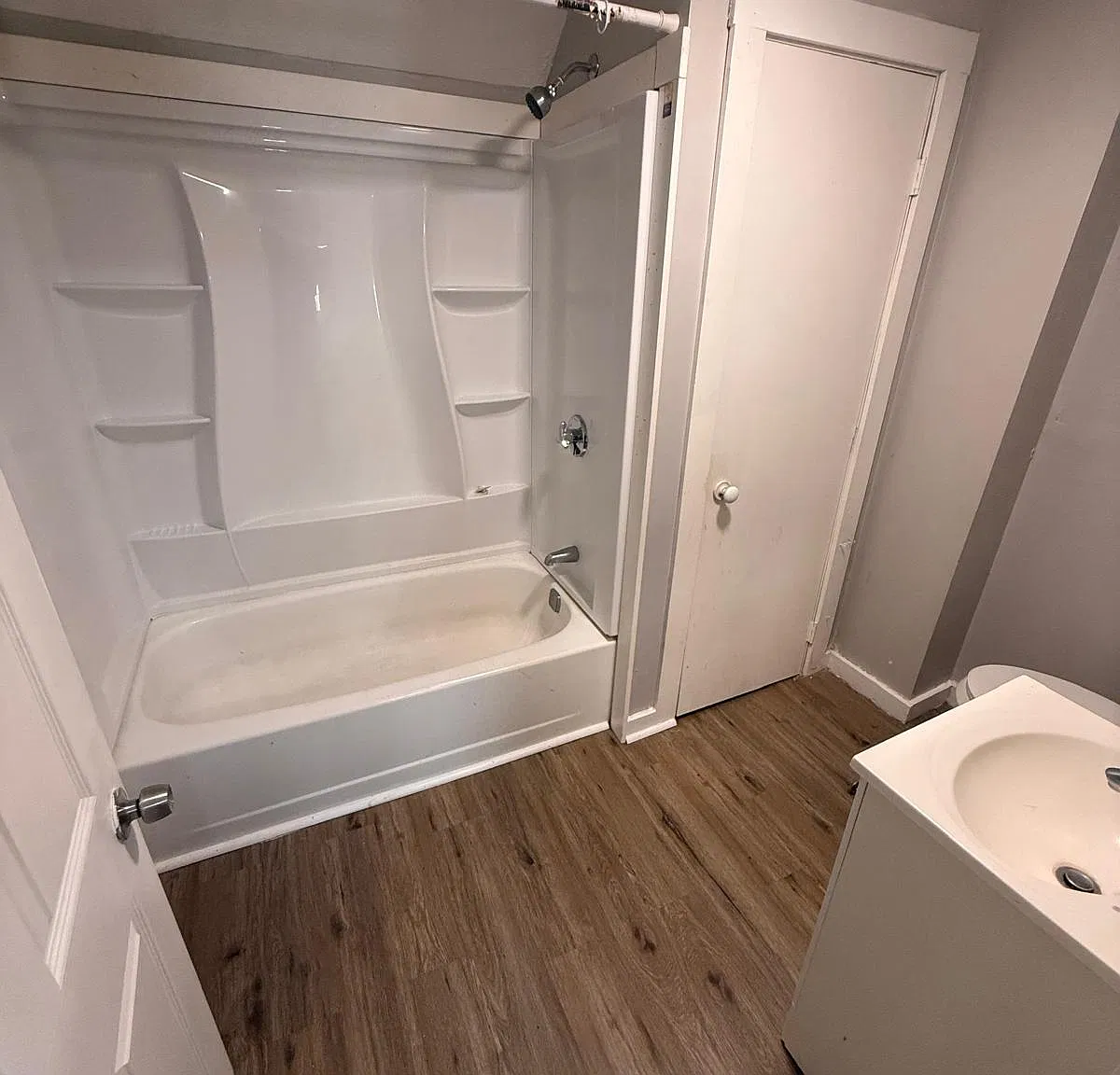 3 bed, 1200 sqft, $1,800 — Photo 2