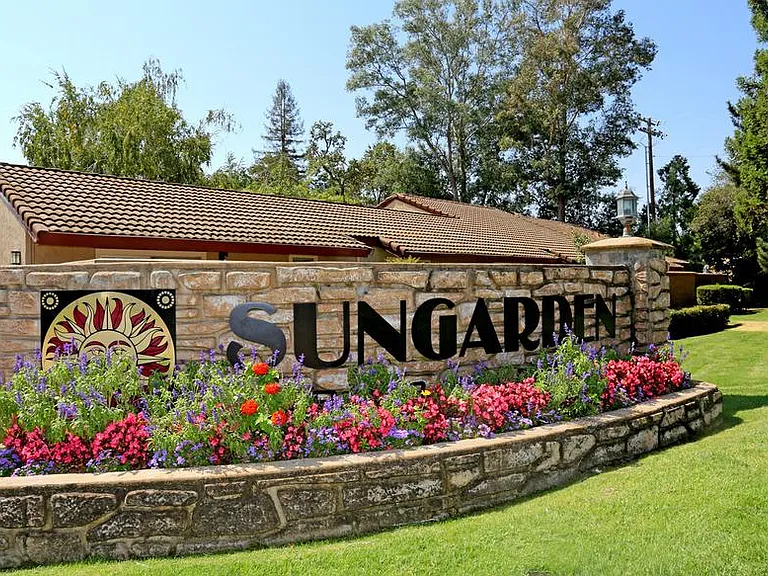 Sungarden Apartments — Photo 1