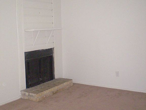 4th image of 1009 NW Summercrest Blvd APT A