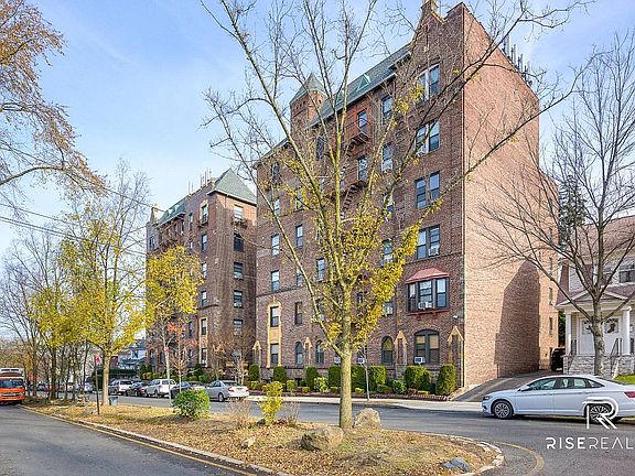 3rd image of 215 Hart Blvd APT 6H