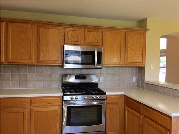 5th image of 2812 Greenlee Dr