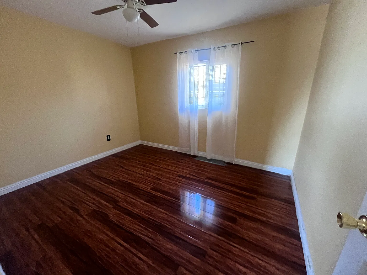 3 bed, 820 sqft, $1,700 — Photo 4