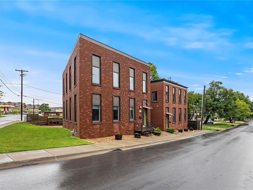 1st image of 1111 N Oakland Ave