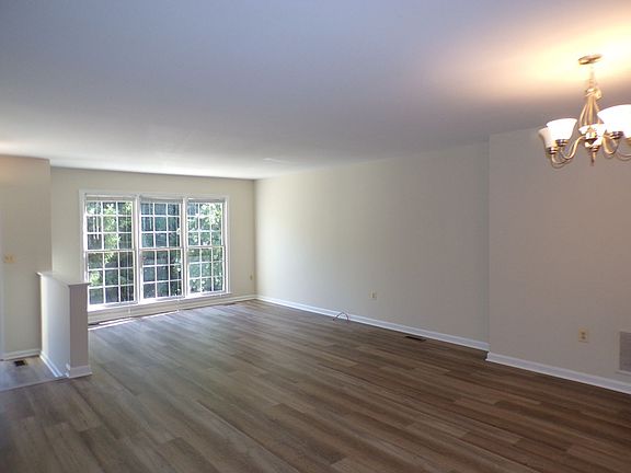 3rd image of 8305 Ridge Crossing Ln