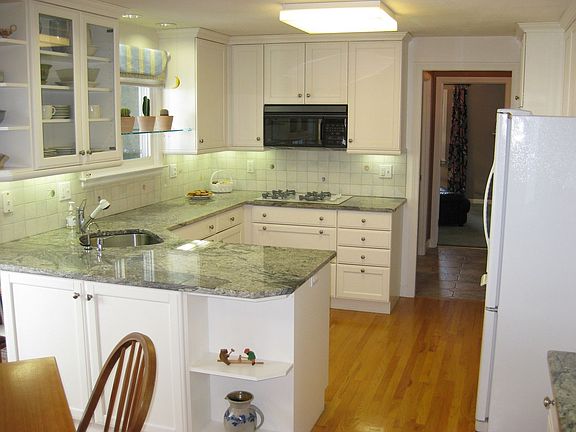 Eat-in renovated kitchen