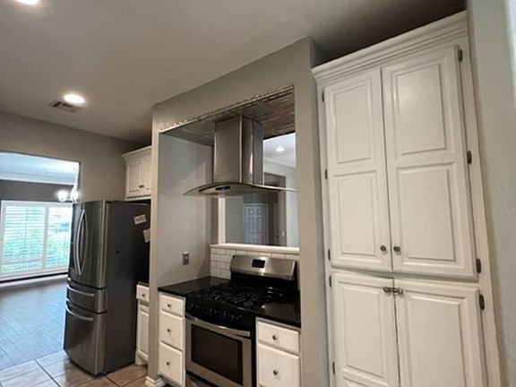 5th image of 18205 Bur Oak Dr