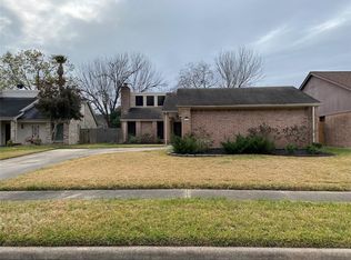 1910 Strawfield Dr, Sugar Land, TX 77478