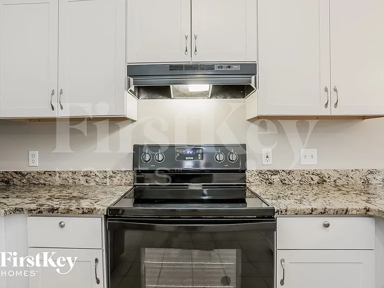 5300 Oglethorpe Ct — Photo 13