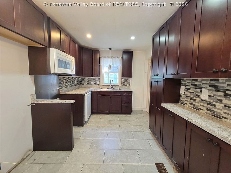 4th image of 202 Winfield Rd